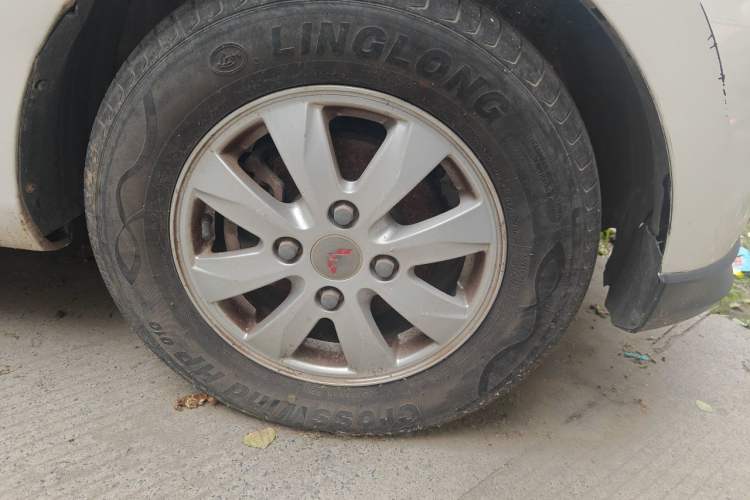 Used Wuling Hongguang 2014 1.5L S Standard Version Right Front Wheel Hub