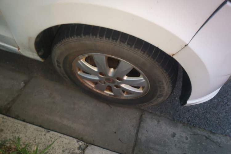 Used Wuling Hongguang 2014 1.5L S Standard Version Right Front Wheel Hub