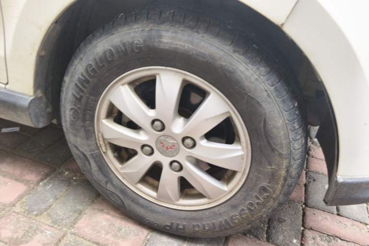 Used Wuling Hongguang 2014 1.2L S Comfort Model China IV Right Front Wheel Hub