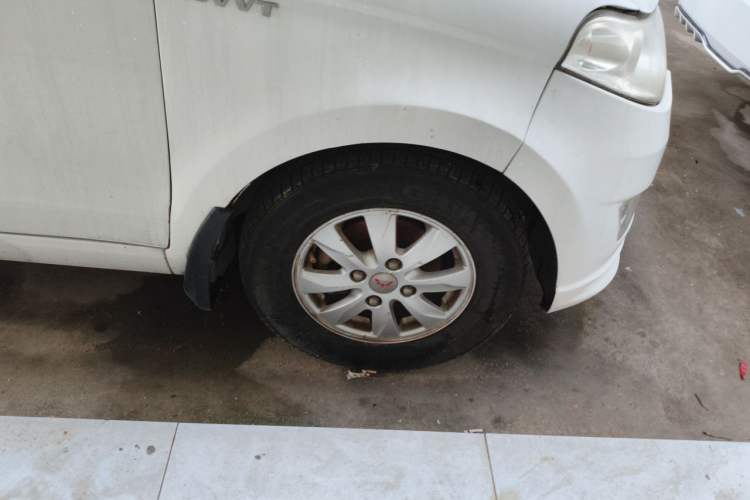 Used Wuling Hongguang 2014 1.5L S Standard Version Right Front Wheel Hub