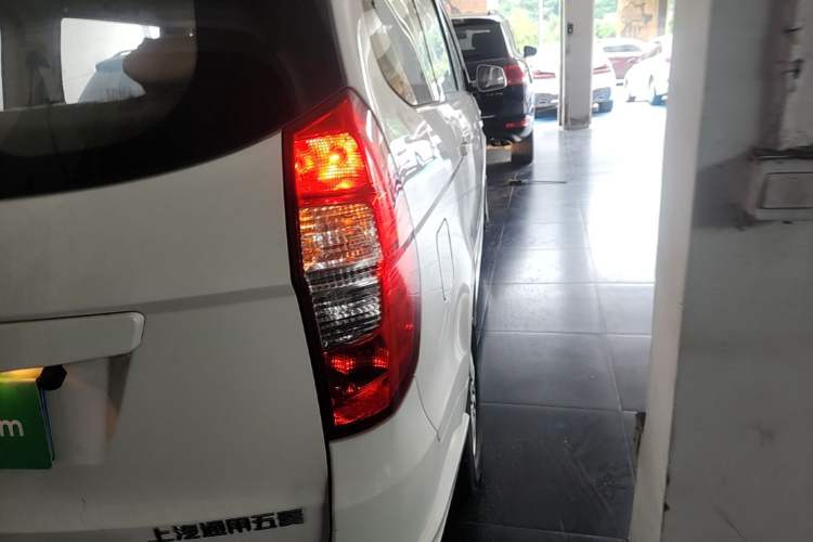 Used Wuling Hongguang 2014 1.5L S Standard Version Right Rear Taillight