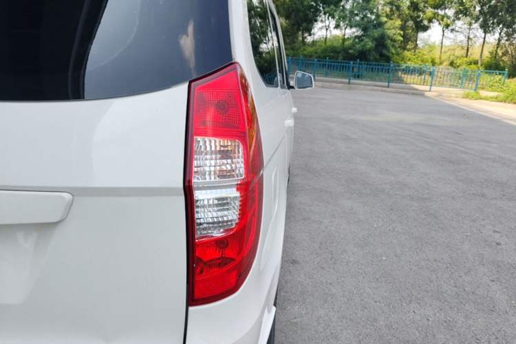 Used Wuling Hongguang 2014 1.5L S Standard Version Right Rear Taillight