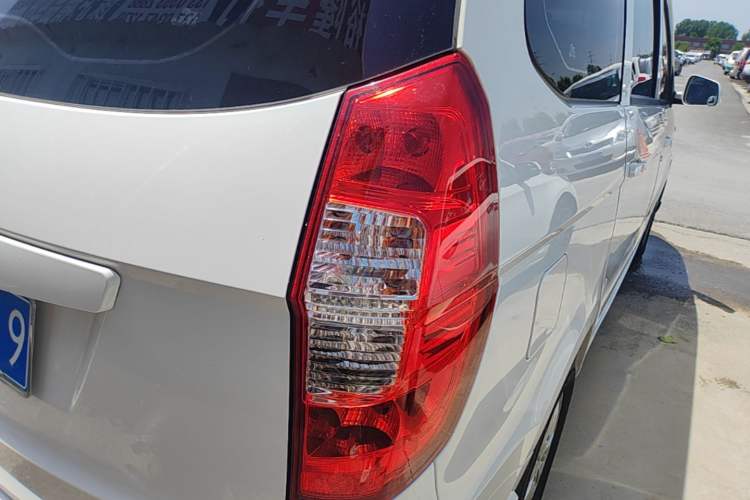 Used Wuling Hongguang 2014 1.5L S Standard Version Right Rear Taillight
