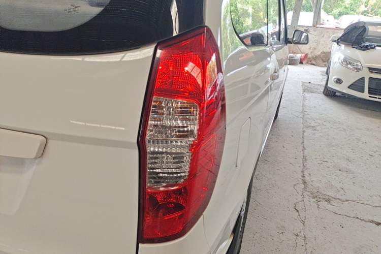 Used Wuling Hongguang 2014 1.5L S Standard Version Right Rear Taillight
