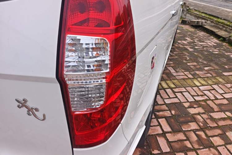 Used Wuling Hongguang 2014 1.5L S Standard Version Right Rear Taillight