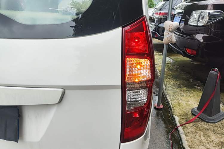 Used Wuling Hongguang 2014 1.5L S Standard Version Right Rear Taillight