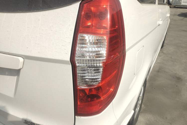 Used Wuling Hongguang 2014 1.5L S Standard Version Right Rear Taillight