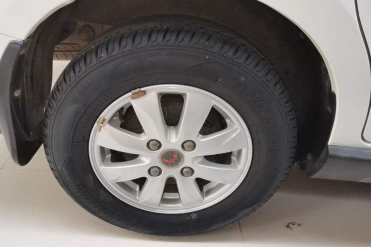 Used Wuling Hongguang 2014 1.5L S Luxury Model Right Rear Wheel Hub