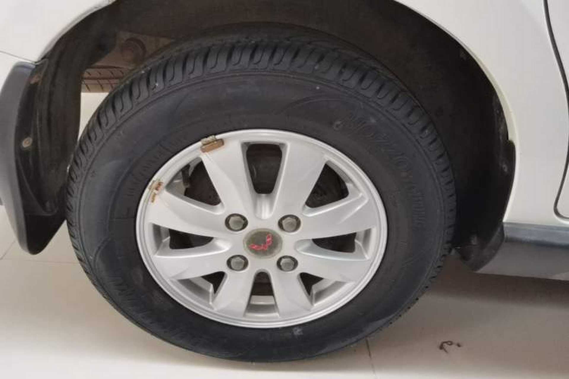 Used Wuling Hongguang 2014 1.5L S Luxury Model Right Rear Wheel Hub