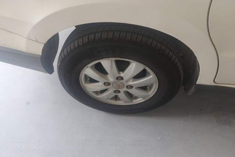 Used Wuling Hongguang 2014 1.5L S Luxury Model Right Rear Wheel Hub
