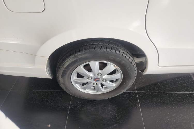 Used Wuling Hongguang 2014 1.5L S Standard Version Right Rear Wheel Hub