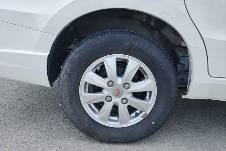 Used Wuling Hongguang 2014 1.5L S Standard Version Right Rear Wheel Hub