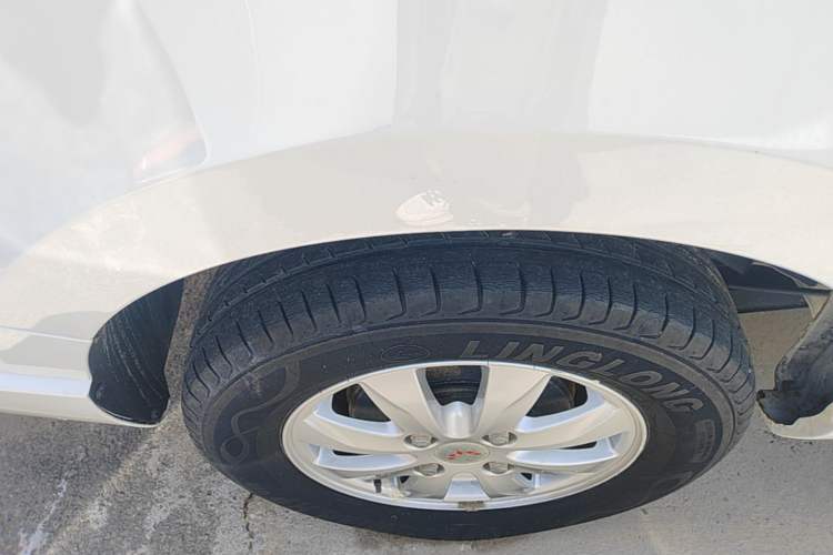 Used Wuling Hongguang 2014 1.5L S Standard Version Right Rear Wheel Hub