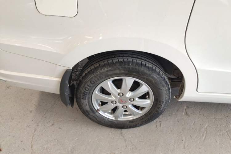 Used Wuling Hongguang 2014 1.5L S Standard Version Right Rear Wheel Hub