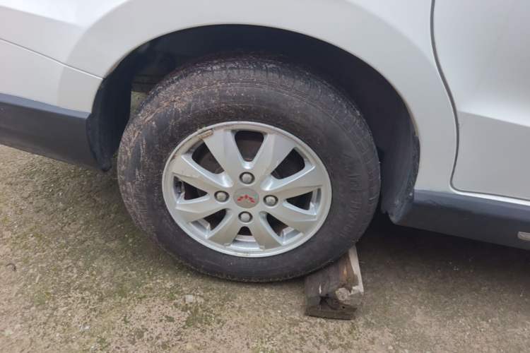 Used Wuling Hongguang 2014 1.5L S Comfort Model Right Rear Wheel Hub