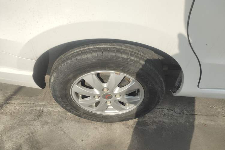 Used Wuling Hongguang 2014 1.5L S Standard Version Right Rear Wheel Hub