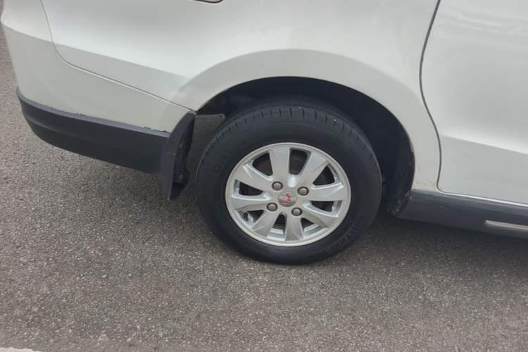 Used Wuling Hongguang 2014 1.5L S Comfort Model Right Rear Wheel Hub