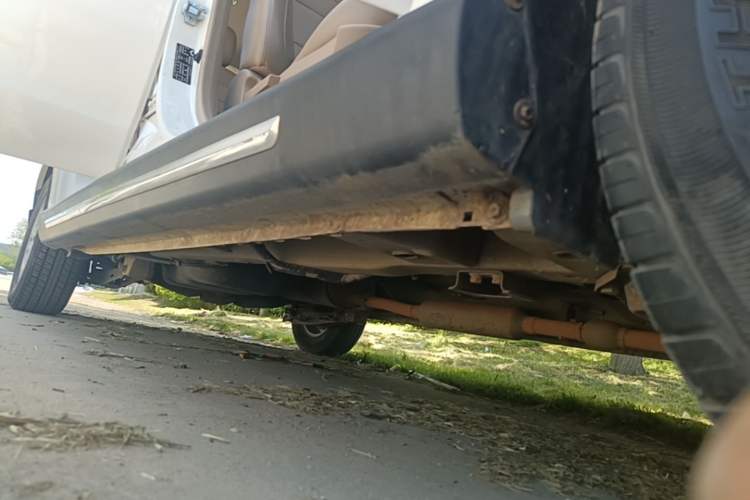 Used Wuling Hongguang 2014 1.5L S Comfort Model Right Side Sill