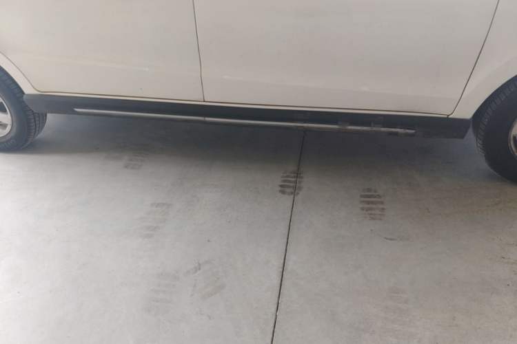 Used Wuling Hongguang 2014 1.5L S Luxury Model Right Side Sill