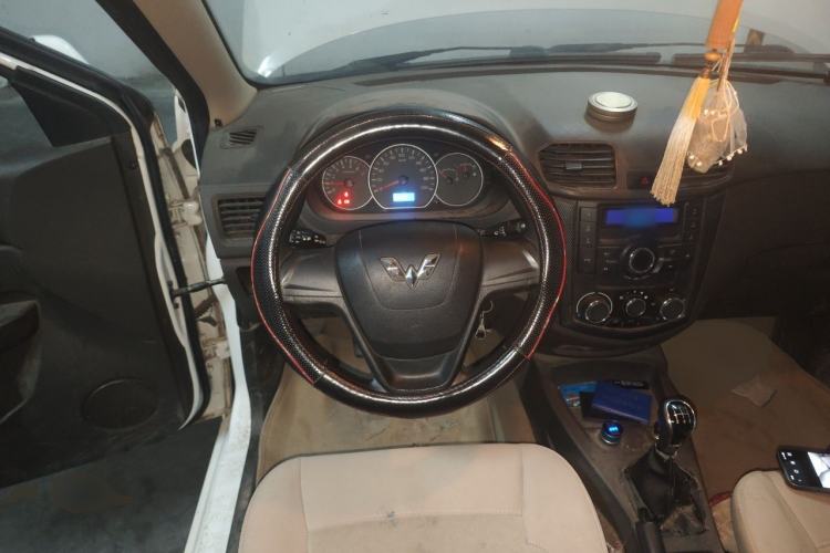 Used Wuling Hongguang 2014 1.5L S Standard Version Steering Wheel