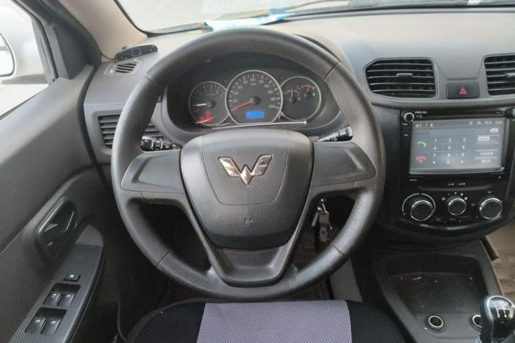 Used Wuling Hongguang 2014 1.5L S Standard Version Steering Wheel
