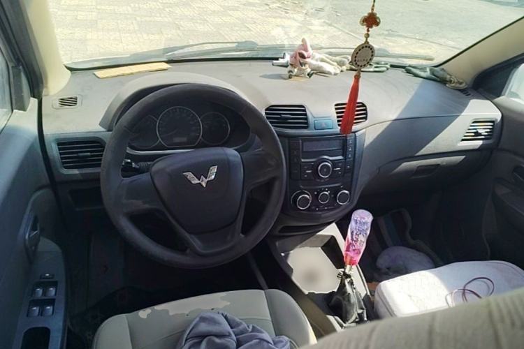 Used Wuling Hongguang 2014 1.5L S Standard Version Steering Wheel