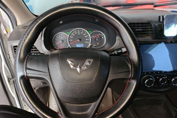 Used Wuling Hongguang 2014 1.5L S Standard Version Steering Wheel