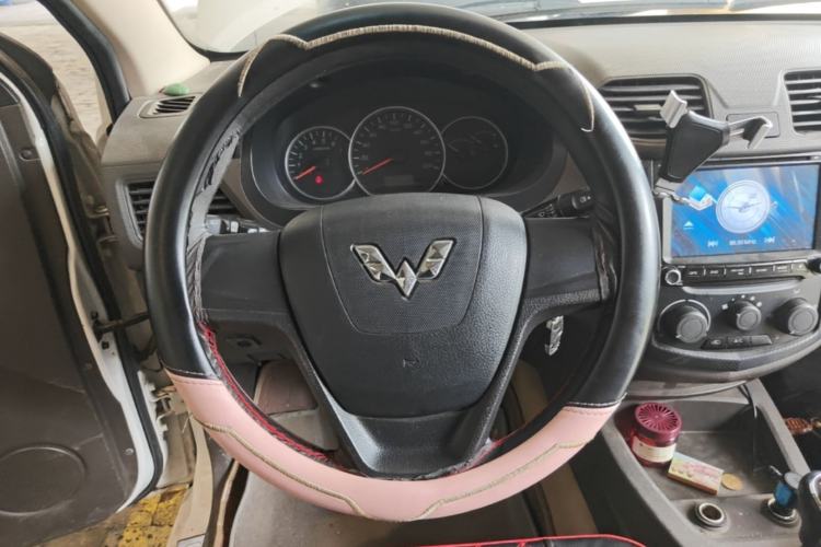 Used Wuling Hongguang 2014 1.5L S Luxury Model Steering Wheel