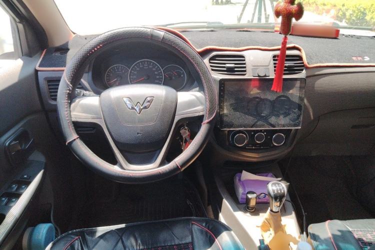 Used Wuling Hongguang 2014 1.5L S Standard Version Steering Wheel