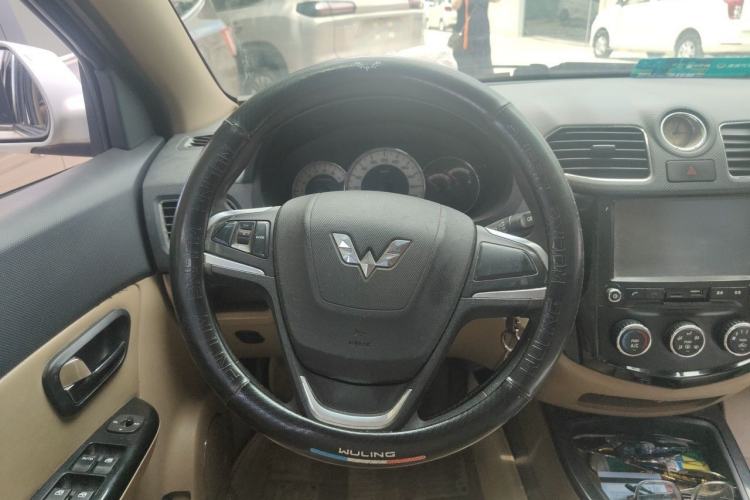 Used Wuling Hongguang 2014 1.5L S Luxury Model Steering Wheel