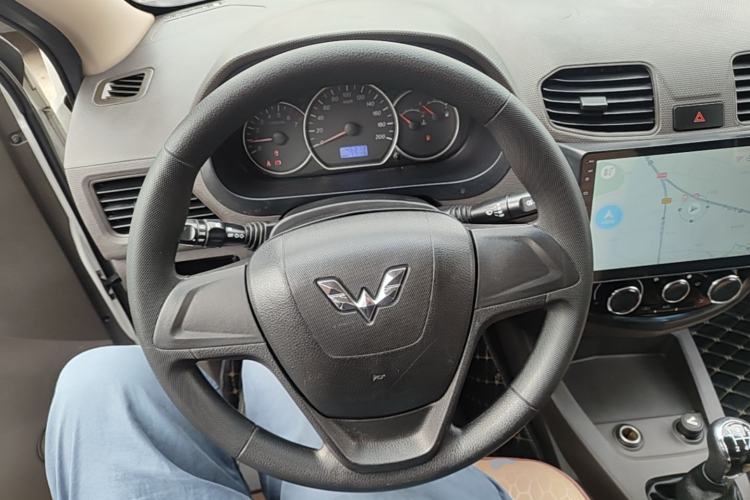 Used Wuling Hongguang 2014 1.5L S Standard Version Steering Wheel