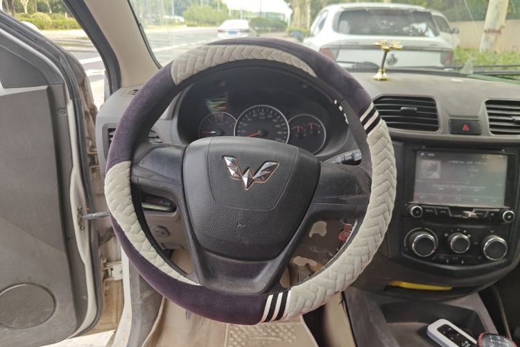 Used Wuling Hongguang 2014 1.5L S Standard Version Steering Wheel