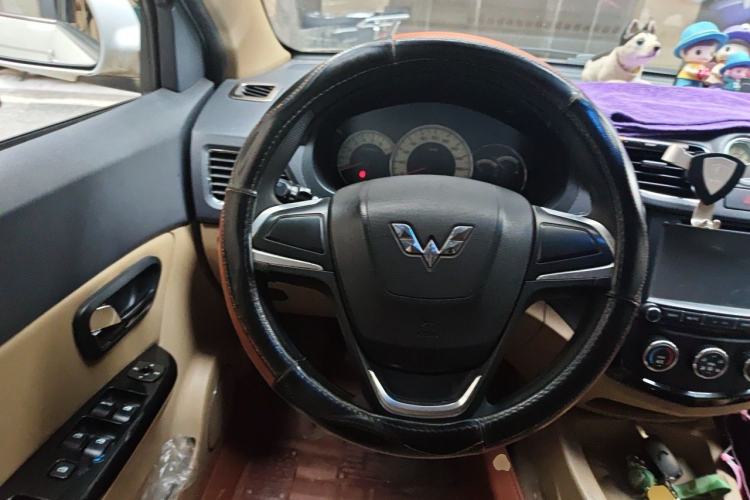Used Wuling Hongguang 2014 1.2L S Standard Version China IV Standard Steering Wheel