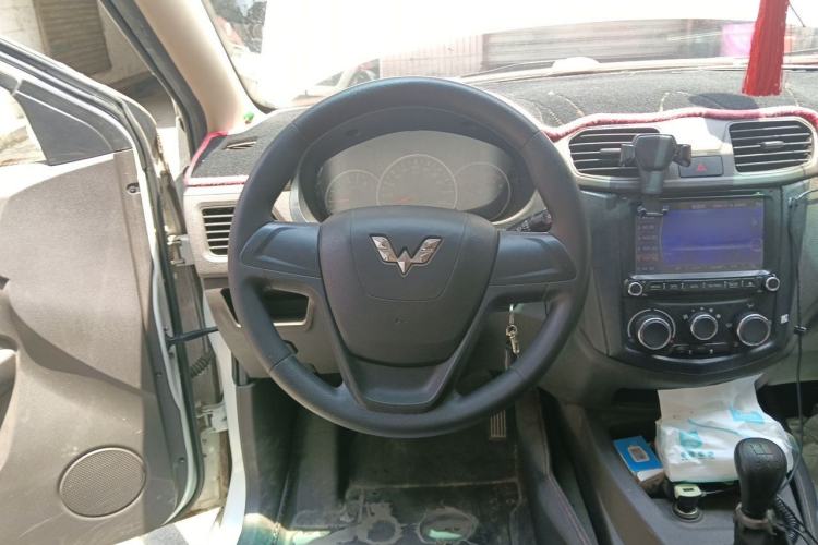 Used Wuling Hongguang 2014 1.5L S Standard Version Steering Wheel