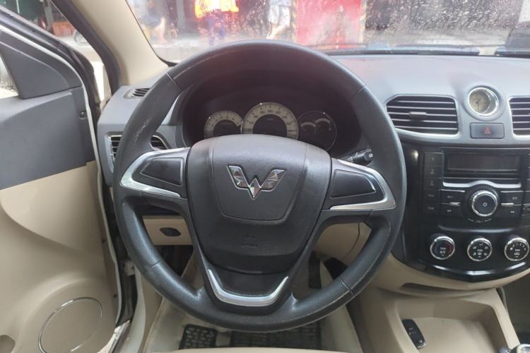 Used Wuling Hongguang 2014 1.5L S Comfort Model Steering Wheel
