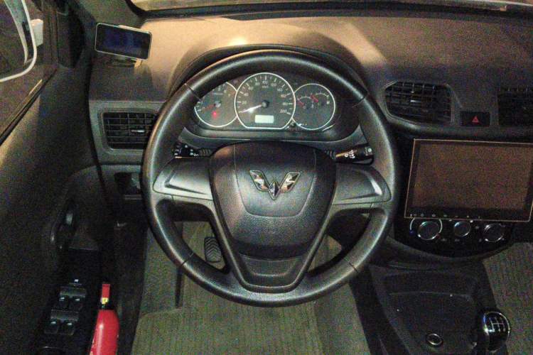 Used Wuling Hongguang 2014 1.5L S Standard Version Steering Wheel