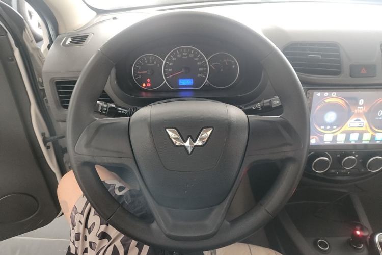 Used Wuling Hongguang 2014 1.5L S Standard Version Steering Wheel