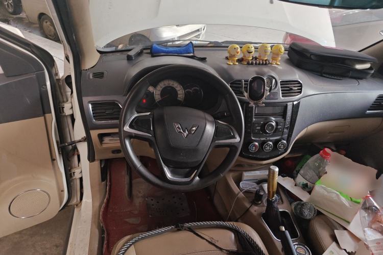 Used Wuling Hongguang 2014 1.2L S Comfort Model China IV Steering Wheel