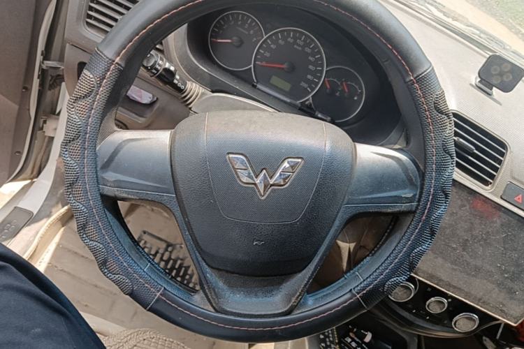 Used Wuling Hongguang 2014 1.5L S Standard Version Steering Wheel