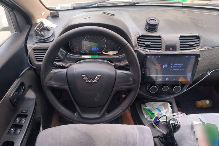 Used Wuling Hongguang 2014 1.5L S Standard Version Steering Wheel