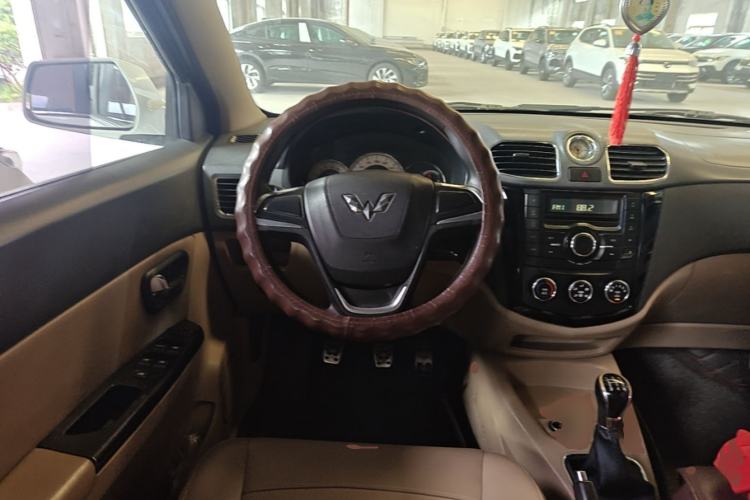 Used Wuling Hongguang 2014 1.5L S Comfort Model Steering Wheel