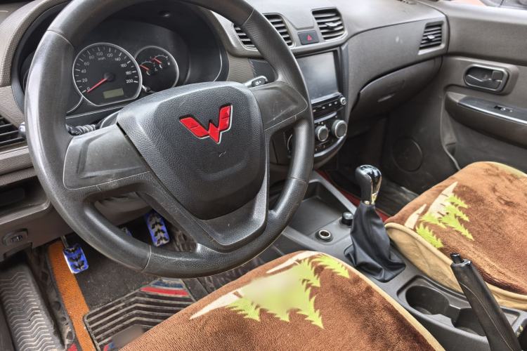 Used Wuling Hongguang 2014 1.5L S Standard Version Steering Wheel