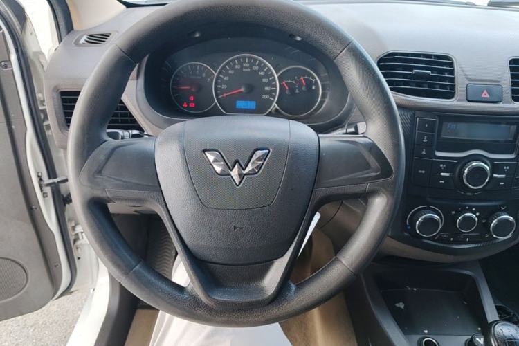 Used Wuling Hongguang 2014 1.5L S Standard Version Steering Wheel