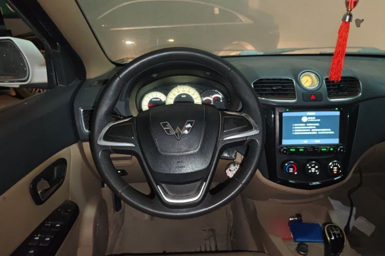 Used Wuling Hongguang 2014 1.2L S Comfort Model China IV Steering Wheel