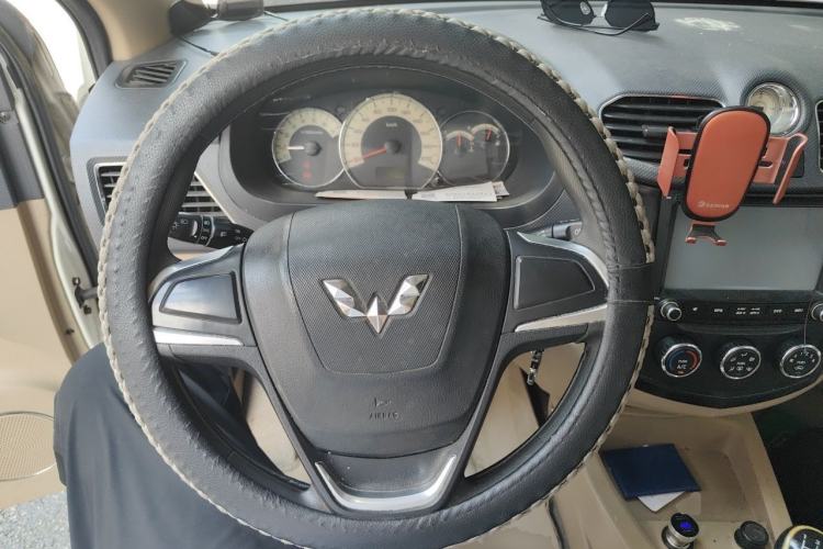 Used Wuling Hongguang 2014 1.5L S Comfort Model Steering Wheel
