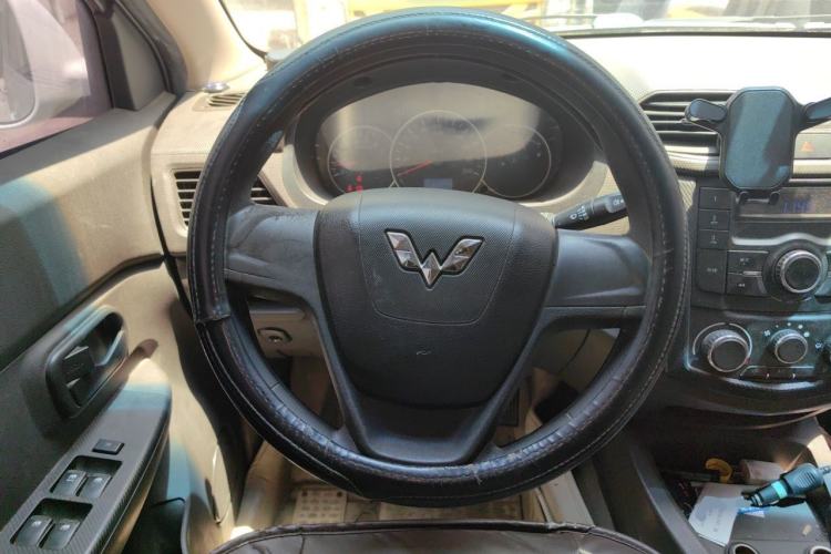 Used Wuling Hongguang 2014 1.5L S Standard Version Steering Wheel