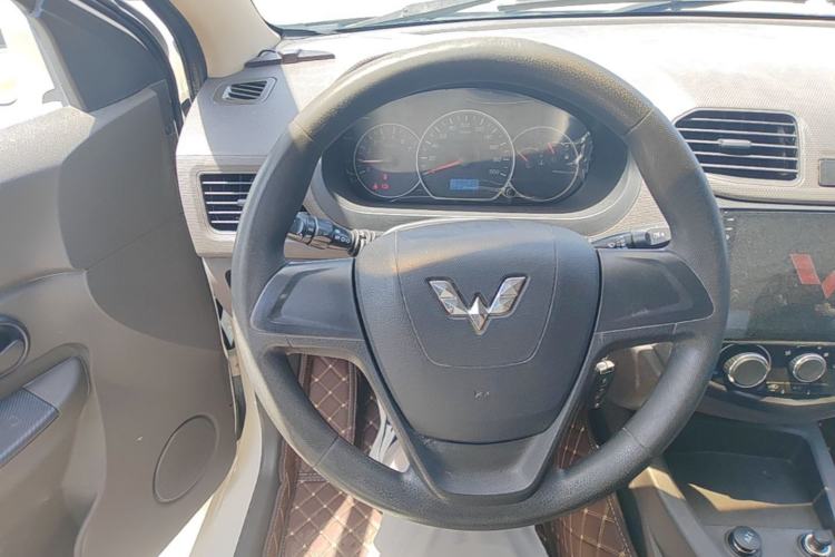 Used Wuling Hongguang 2014 1.5L S Standard Version Steering Wheel