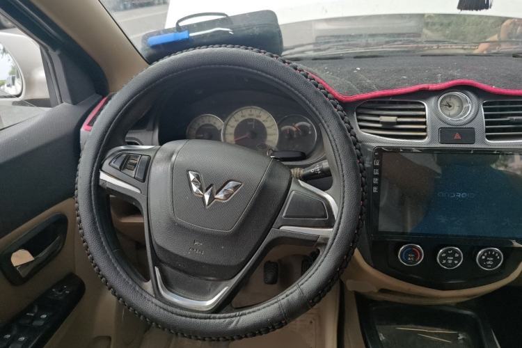 Used Wuling Hongguang 2014 1.5L S Luxury Model Steering Wheel