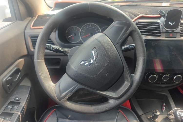 Used Wuling Hongguang 2014 1.5L S Standard Version Steering Wheel