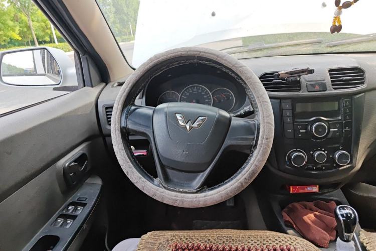 Used Wuling Hongguang 2014 1.2L S Standard Version China IV Standard Steering Wheel